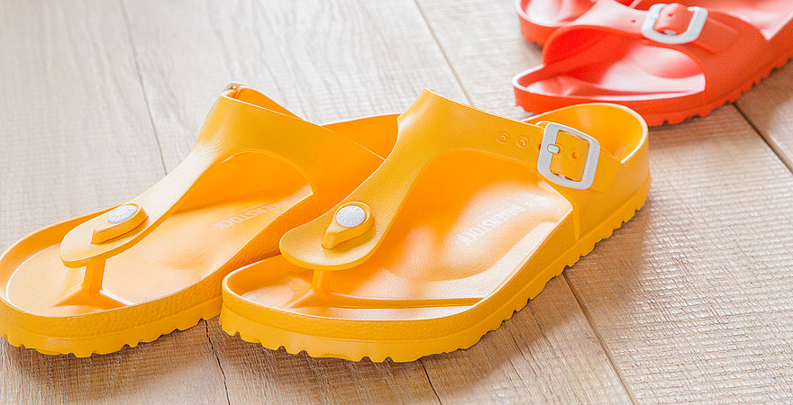 Onmisbare teenslipper combineert comfort met een vleugje chic